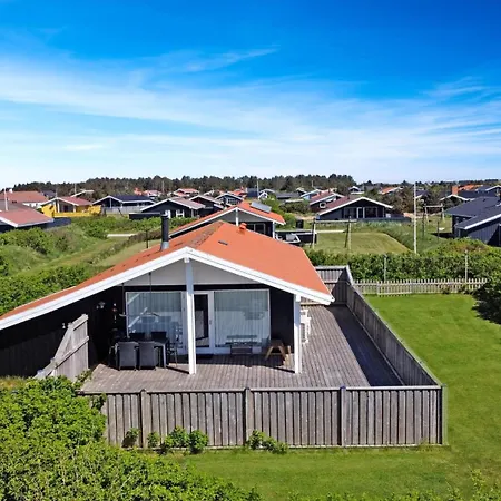 I Vejlby Klit Taet Pa Vesterhavet Sj144